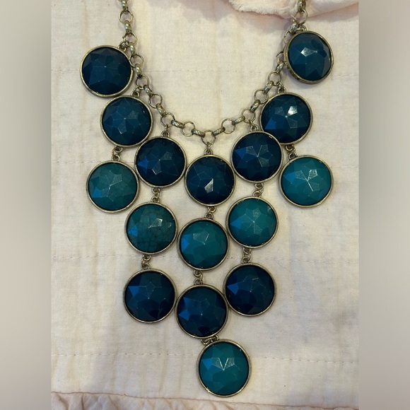 Francesca’s Statement Bib Necklace - Picture 4 of 4